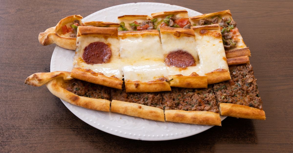 découvrez notre recette maison de tourte à la viande hachée, savoureuse et facile à préparer pour un repas réconfortant.