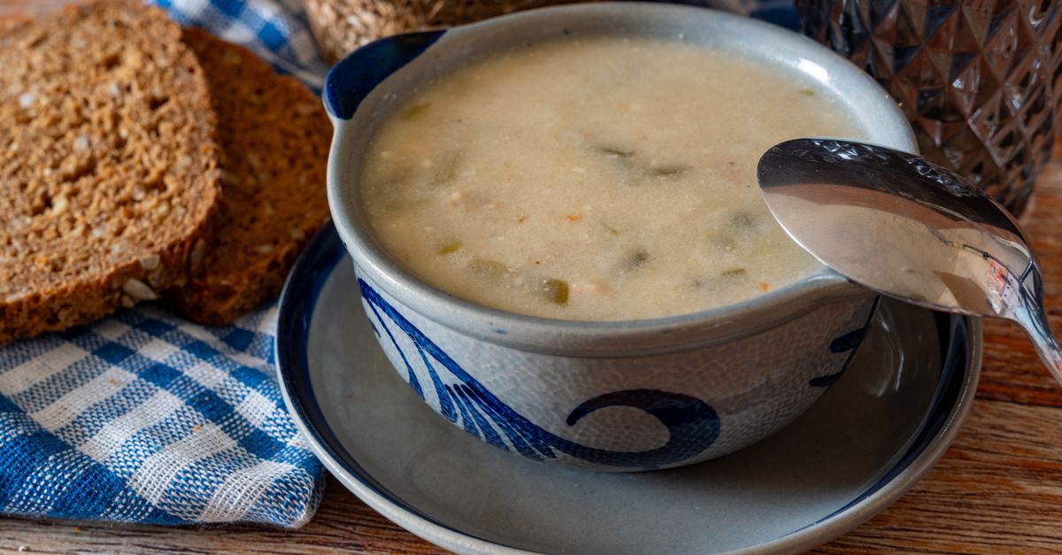 découvrez notre délicieuse recette de soupe aux poireaux, simple à préparer et parfaite pour réchauffer vos soirées.