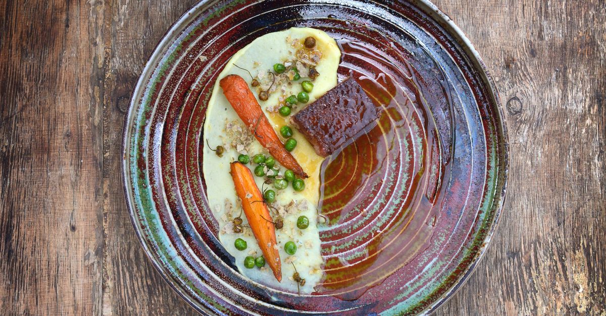 découvrez une recette savoureuse de boeuf aux carottes, un plat traditionnel français alliant tendreté de la viande et douceur des légumes.