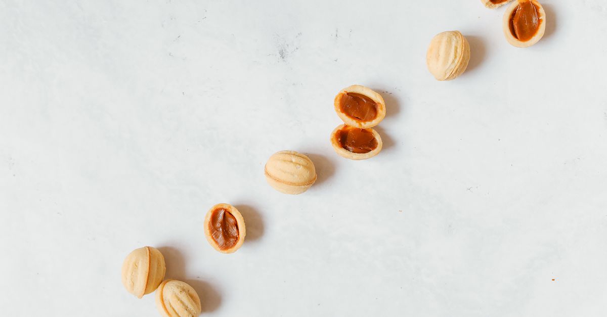 découvrez notre délicieuse tarte au caramel et noix, alliant une pâte croustillante à un caramel fondant et des noix croquantes pour un dessert irrésistible.