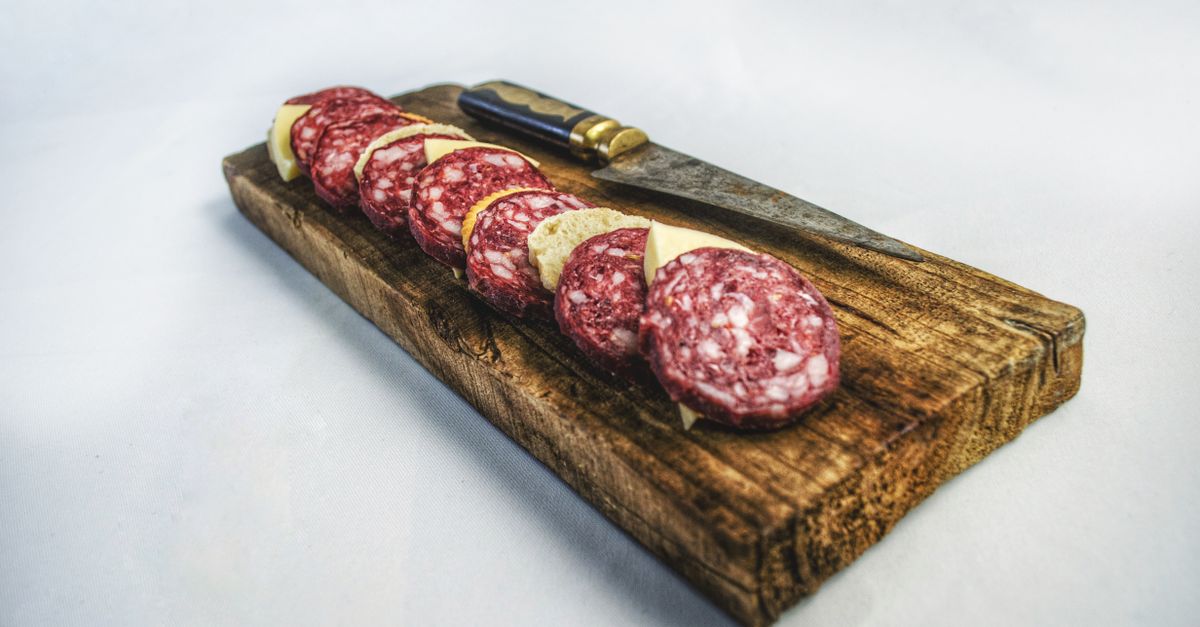 découvrez la charcuterie corse authentique, riche en saveurs traditionnelles et fabriquée avec des ingrédients locaux de qualité.