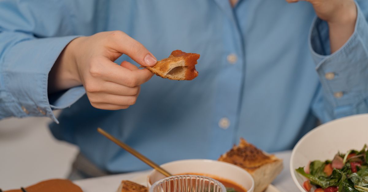 découvrez une recette simple et savoureuse de soupe de tomates maison, parfaite pour un repas réconfortant et sain.