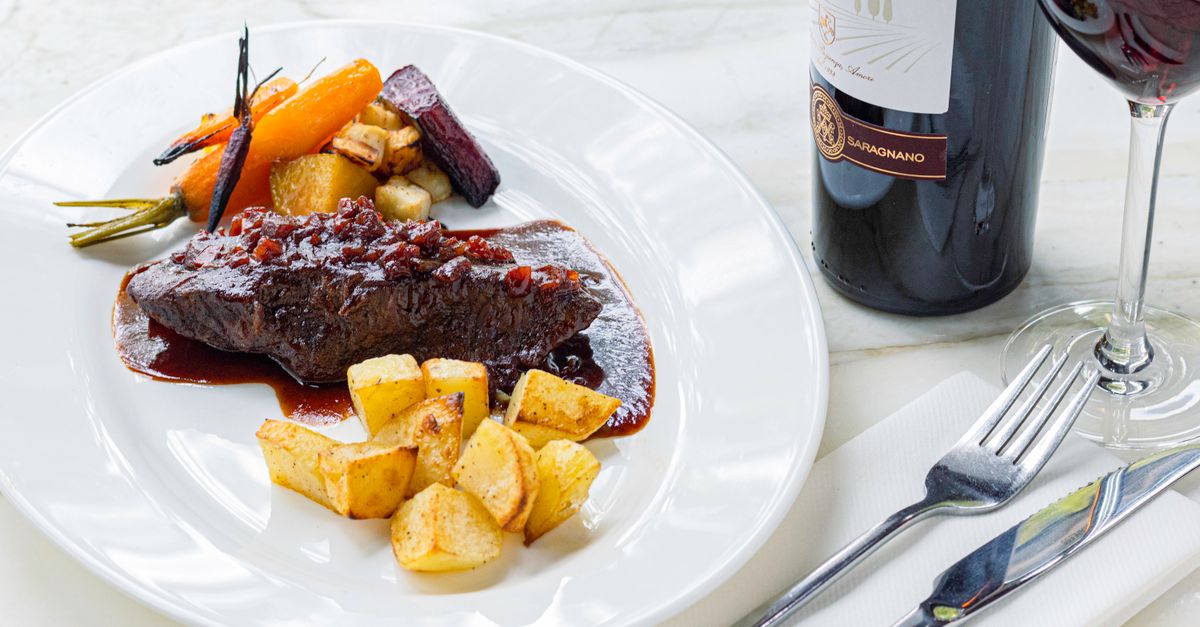découvrez notre recette savoureuse de coq au vin sans alcool, idéale pour savourer ce classique français en toute légèreté.