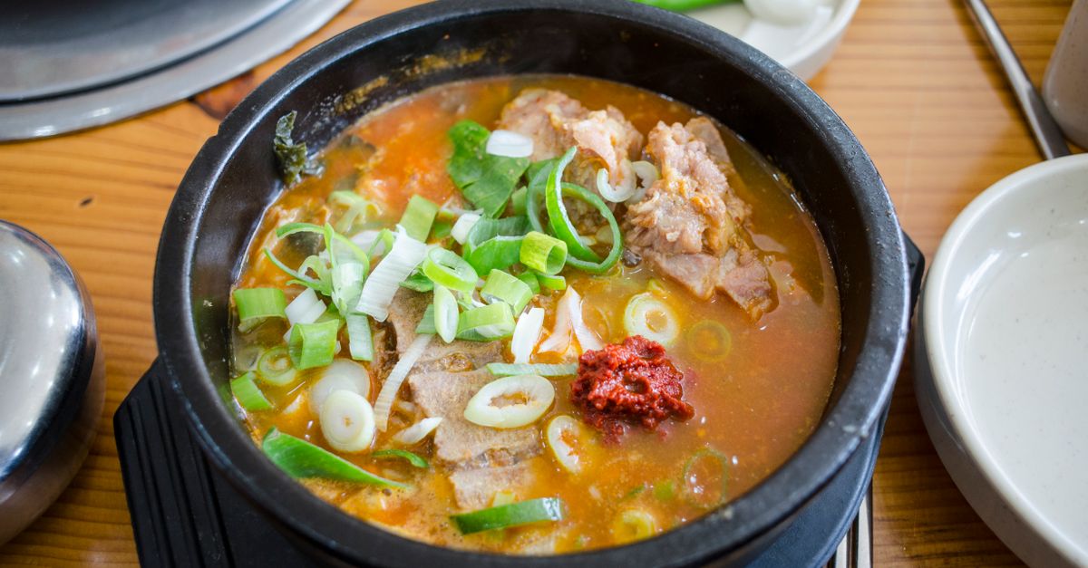 découvrez notre recette savoureuse de ragoût de pieds de porc, un plat traditionnel riche en saveurs et réconfortant, parfait pour les amateurs de cuisine authentique.