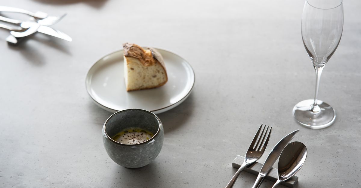 découvrez notre terrine de lapin traditionnelle, savoureuse et faite maison, idéale pour vos apéritifs et repas gourmands.