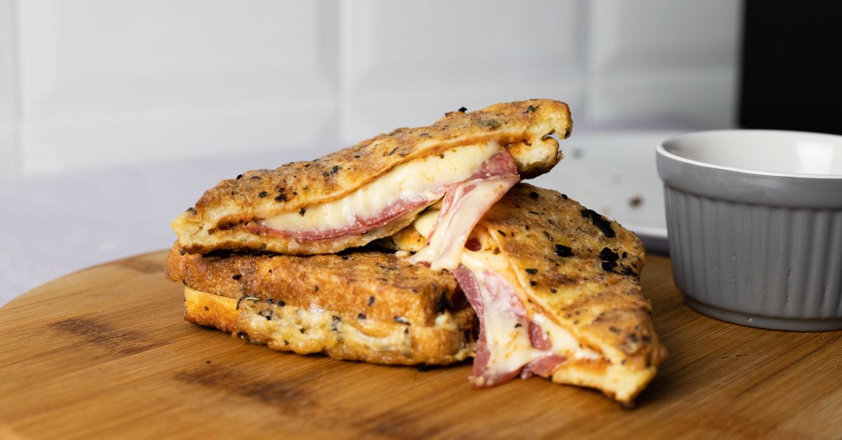 découvrez une délicieuse recette de pain perdu salé au jambon et au fromage, parfaite pour un petit-déjeuner gourmand et original.