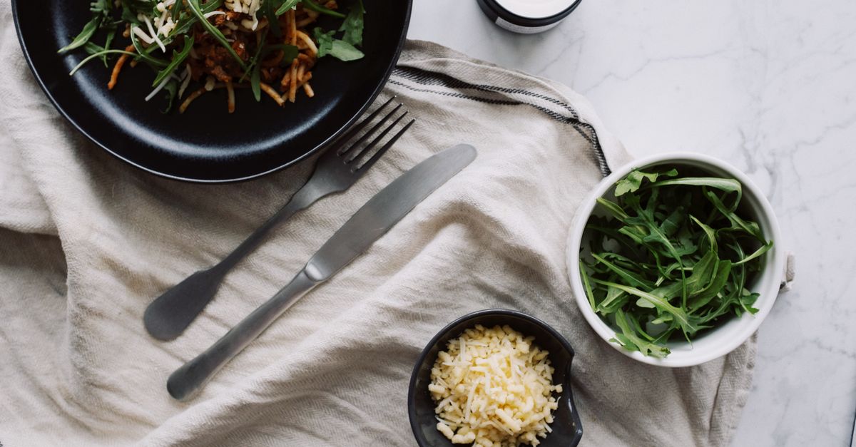 découvrez la salade savoyarde aux crozets, un plat traditionnel gourmand mêlant pâtes savoyardes, légumes frais et saveurs montagnardes pour un repas léger et savoureux.