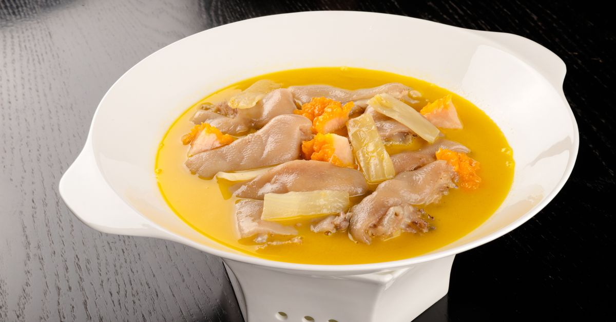 découvrez une recette traditionnelle de tripes mijotées, riche en saveurs et parfaite pour un repas réconfortant.