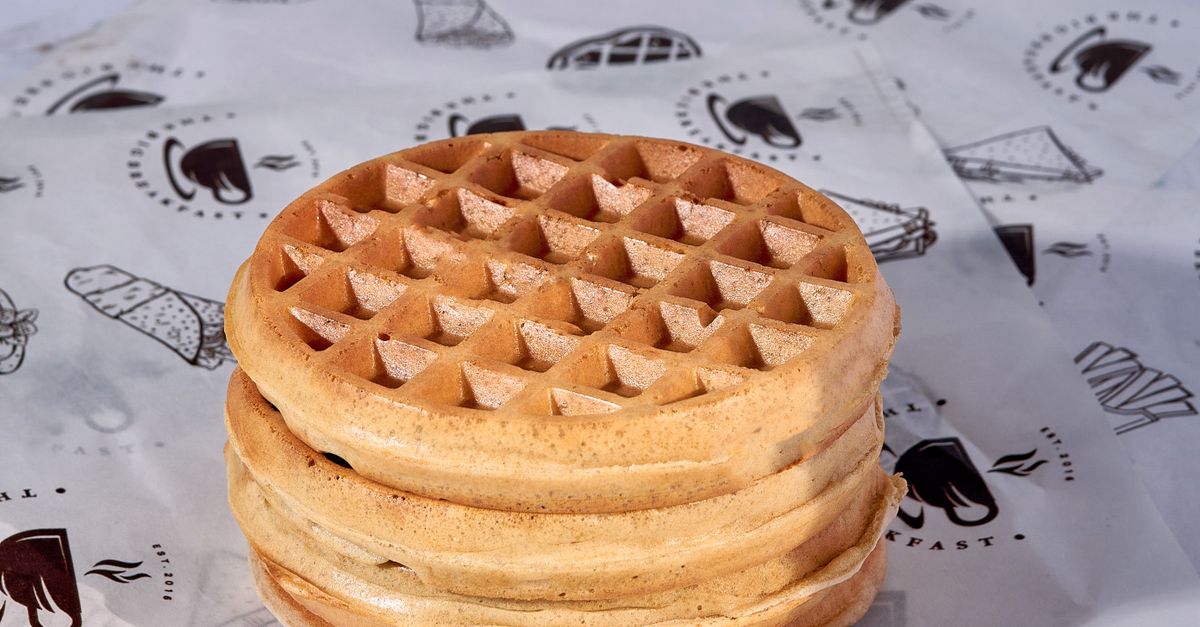 découvrez nos délicieuses gaufres traditionnelles, croustillantes à l'extérieur et moelleuses à l'intérieur, parfaites pour un petit-déjeuner ou un dessert gourmand.