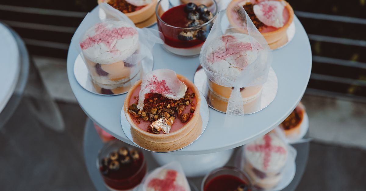 découvrez nos desserts uniques alliant saveurs originales et présentation raffinée pour une expérience gourmande inoubliable.