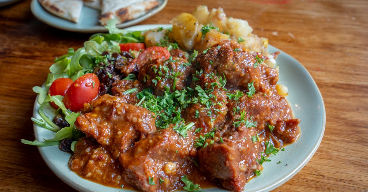 découvrez notre recette savoureuse de ragoût de veau, un plat mijoté riche en saveurs parfait pour réchauffer vos repas.