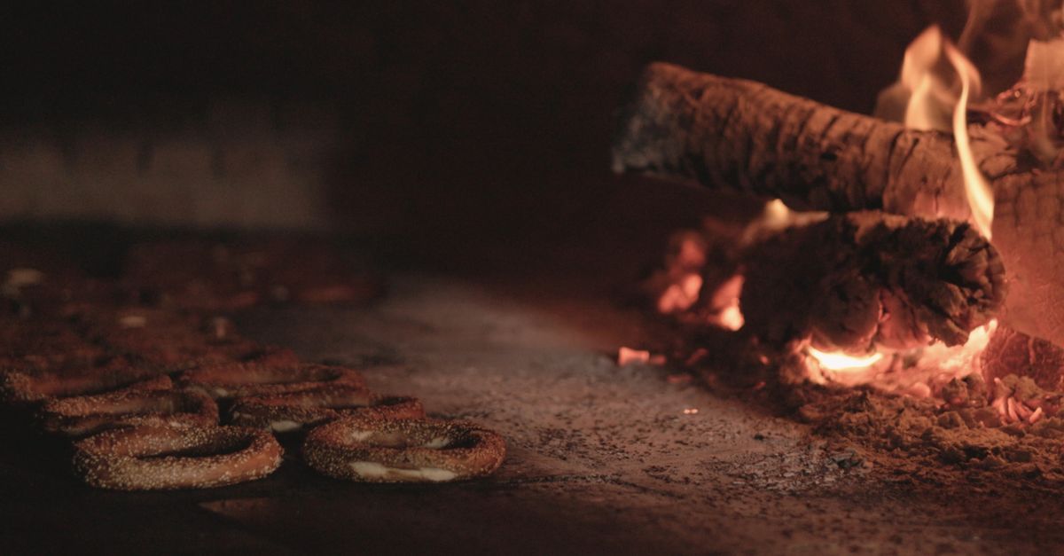 découvrez nos recettes savoureuses cuisinées au feu de bois pour des plats authentiques et pleins de saveurs.