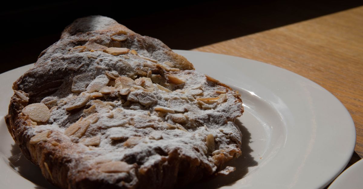 découvrez la frangipane, une délicieuse crème à base d'amandes, parfaite pour vos galettes des rois et pâtisseries maison.
