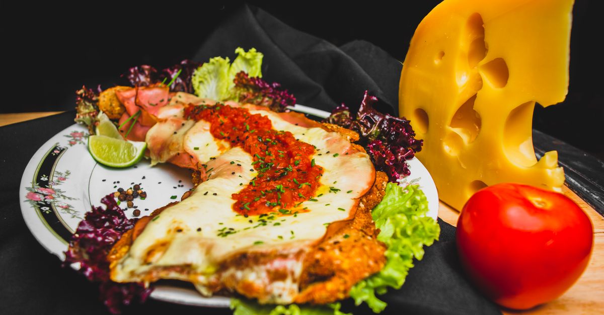 découvrez notre escalope de veau savoyarde, délicatement préparée avec des ingrédients frais pour un goût authentique des alpes.