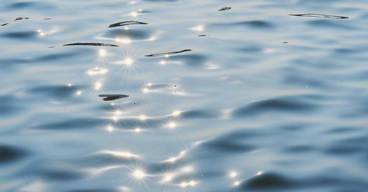découvrez notre eau pétillante naturelle, rafraîchissante et légèrement effervescente, parfaite pour accompagner vos repas ou pour vous hydrater avec plaisir.