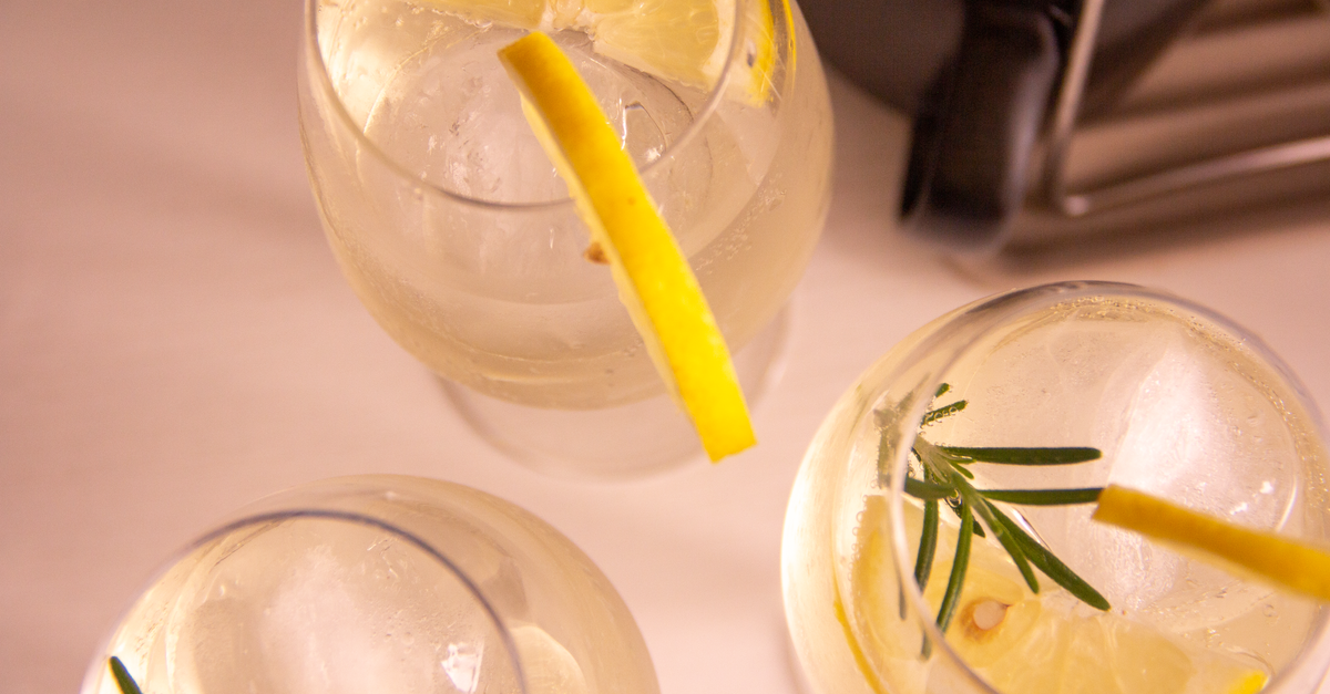 découvrez des recettes de cocktails raffinés au sirop de fleur de sureau, pour des boissons fraîches et parfumées, idéales en toute occasion.